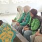 Pembacaan Surat Yasin dan lantunan doa oleh pengurus PW Fatayat NU Maluku Utara di makam mendiang H. Mudaffar Sjah, Sultan ke-48. || Foto : Kasedata.id
