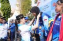 Pengalungan medali kepada para pemenang Kejuaraan Open Water Swimming 2026 di Pantai Falajawa, Kota Ternate. || Foto : Kasedata.id