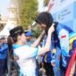 Pengalungan medali kepada para pemenang Kejuaraan Open Water Swimming 2026 di Pantai Falajawa, Kota Ternate. || Foto : Kasedata.id