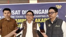 Kadikbud Maluku Utara, Abubakar Abdullah didampingi Sekretaris Dinas, Sofyan. || Foto : Kasedata.id