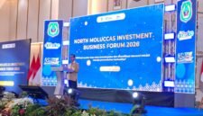Kepala DPMPTSP Provinsi Maluku Utara, Dr. Nirwan M.T. Ali, saat menyampaikan sambutan pada peluncuran North Moluccas Business Forum 2026 di Bella Hotel, Ternate. || Foto : Kasedata.id