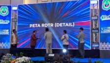 Wakil Gubernur Maluku Utara, H. Sarbin Sehe, didampingi Kepala DPMPTSP Malut, Nirwan M.T. Ali, dan Bupati Halmahera Utara, saat meresmikan peluncuran Gerbang Investasi Daerah dalam rangkaian North Moluccas Business Forum 2026. || Foto : Kasedata.id