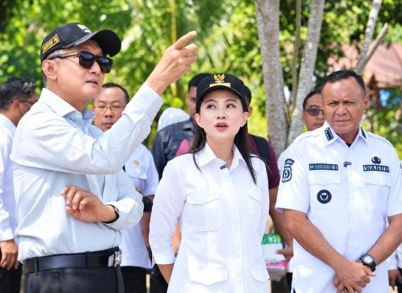 Kunjungan kerja Menteri PU, Dody Hanggodo ke Maluku Utara. Ia turut meninjau pekerjaan pengeboran air baku di Gurabunga, Kota Tidore. || Foto : Kasedata.id