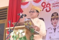 Kadikbud Provinsi Maluku Utara, Abubakar Abdullah, saat menjadi Inspektur Upacara (Irup) peringatan Hari Sumpah Pemuda di SMA Negeri 3 Halmahera Selatan, Desa Gitang. || Foto : Kasedata.id
