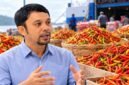 Kepala Disperindag Maluku Utara, Ronny Saleh, saat memberikan keterangan terkait kedatangan 7 ton pasokan rica nona untuk menekan lonjakan harga cabai di Maluku Utara. || Foto : Kasedata.id