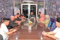 Sekda Kota Ternate Rizal Marsaoly, saat memimpin rapat tim penanganan Karhutla TPA Takome dan Sulamadaha [dok : kasedata]