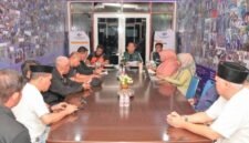Sekda Kota Ternate Rizal Marsaoly, saat memimpin rapat tim penanganan Karhutla TPA Takome dan Sulamadaha [dok : kasedata]