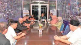 Sekda Kota Ternate Rizal Marsaoly, saat memimpin rapat tim penanganan Karhutla TPA Takome dan Sulamadaha [dok : kasedata]