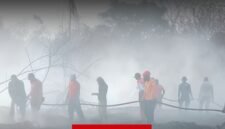 Upaya tim gabungan memadamkan sisa api bawah tanah TPA Takome Kota Ternate [dok : istimewa]