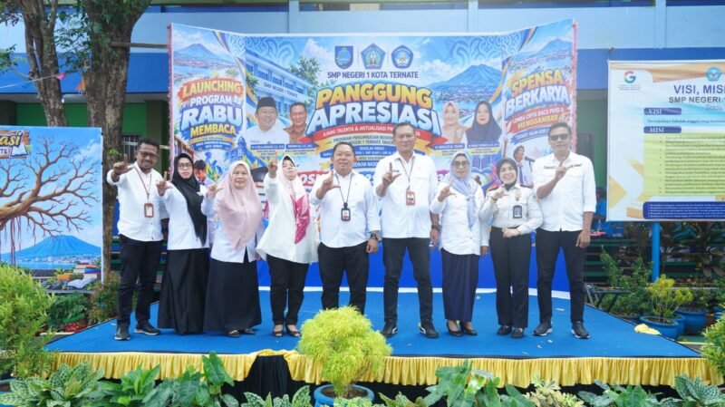 Peluncuran Gerakan Literasi Rabu Membaca dan Panggung Apresiasi di SMP Negeri 1 Kota Ternate