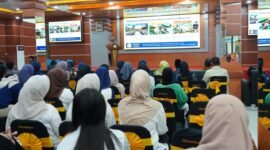 Sekda Kota Ternate, Dr. Rizal Marsaoly, saat menjadi pemateri pada peringatan Hari Pangan Sedunia yang dirangkaikan dengan peringatan satu dekade Perhimpunan Ahli Teknologi Pangan Indonesia (PATPI) Ternate di Aula Nuku Kampus Unkhair