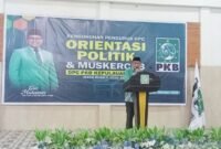 Sekda Muhlis Soamole saat memberikan sambutan pada kegiatan pengukuhan DPC PKB Kepulauan Sula [dok : karno/kasedata]