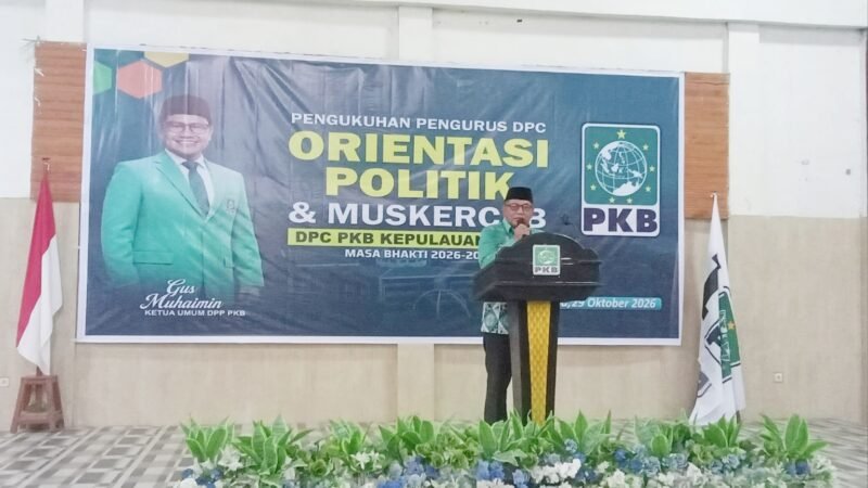 Sekda Muhlis Soamole saat memberikan sambutan pada kegiatan pengukuhan DPC PKB Kepulauan Sula [dok : karno/kasedata]
