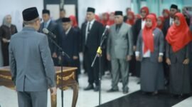 Prosesi pelantikan satu Pejabat Pimpinan Tinggi Pratama, puluhan kepala sekolah, dan tujuh pengurus Dewan Pendidikan Kota Ternate periode 2026–2030