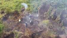 Penanganan Karhutla yang dipimpin oleh Pemdes Kawasi (Istimewa)