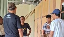 Perwakilan warga Kecamatan Oba dan Oba Selatan mendatangi kantor PT Intimkara, mempertanyakan progres pembangunan ruas Jalan Payahe–Dehepodo. || Foto : Kasedata.id