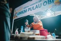 Aktivitas ekonomi pelaku UMKM di Festival Harmoni Obi (FHO) 2026.