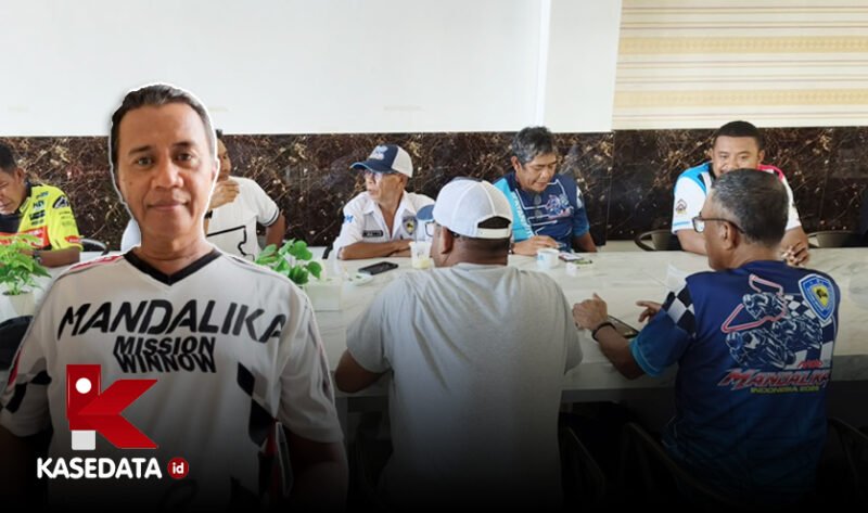 Ketua Harian IMI Malut sekaligus Ketua Phyton Racing Team, Abdurahim Achmad bersama pengurus klub yang walk out  saat menggelar pertemuan [dok : kasedata] 